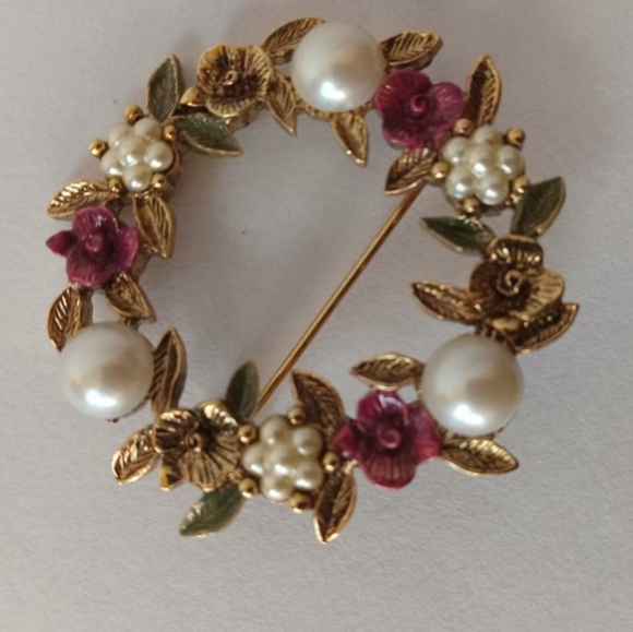 Jewelry - Vintage pin, brooch